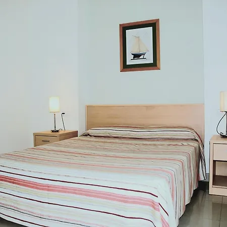 Mestral - Apartamentos Centricos L'Escala Exterior photo